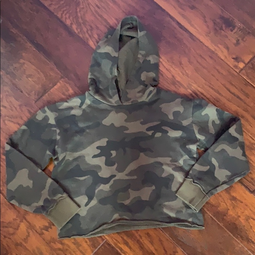 Forever 21: Camo Cropped Hoodie